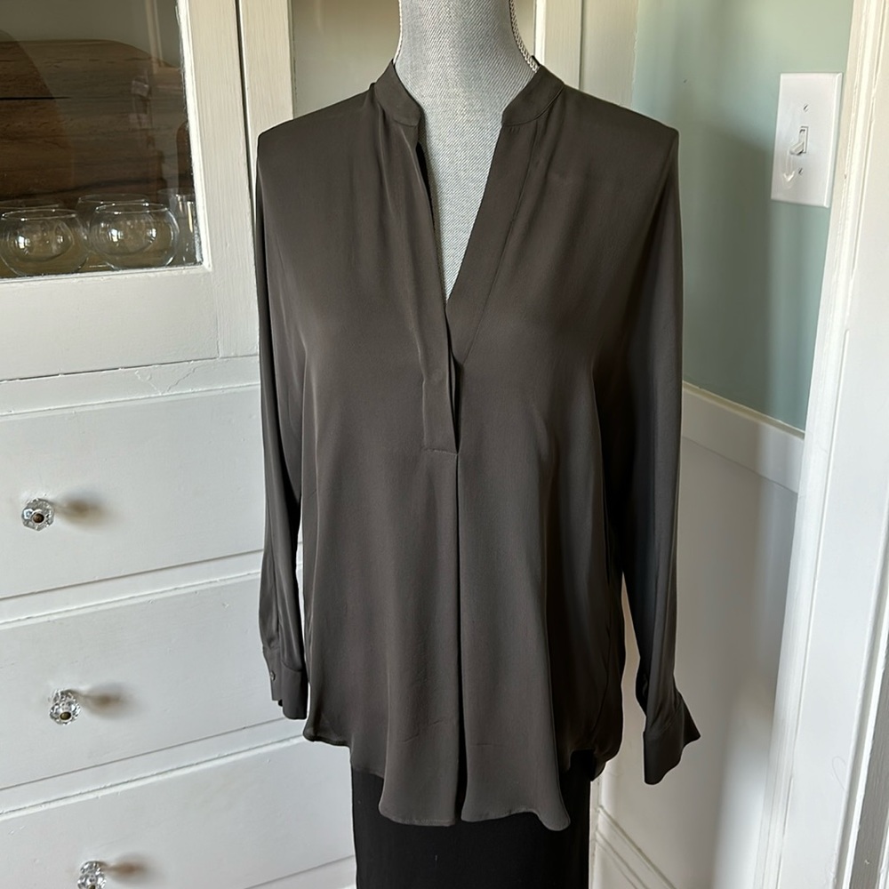 Gorgeous, Vince Gray, Green, silk blouse S interesting cut